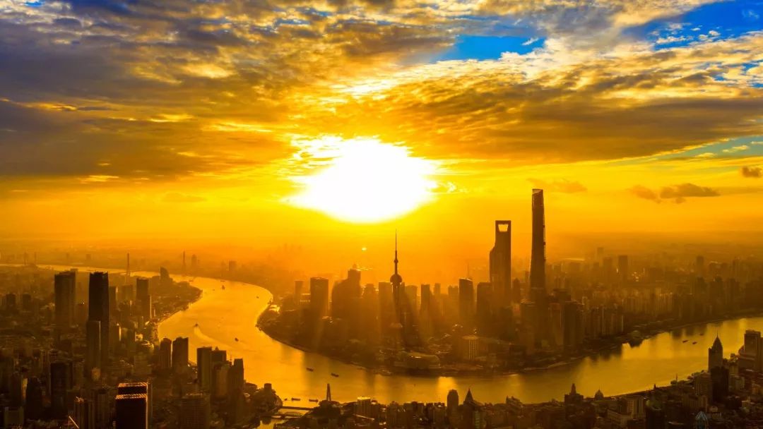 济南火烧云奇景，霞光之城天象展现迷人画卷