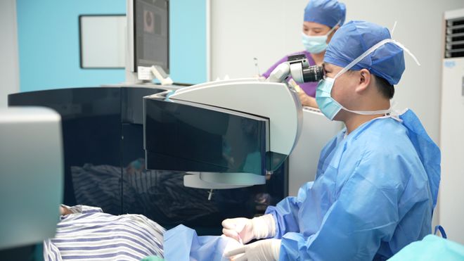 自信重塑之旅，眼睛近视手术飞秒最新技术解析