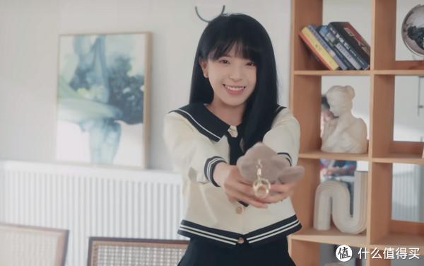 美女总裁的俏房客最新，小巷风情小店的故事
