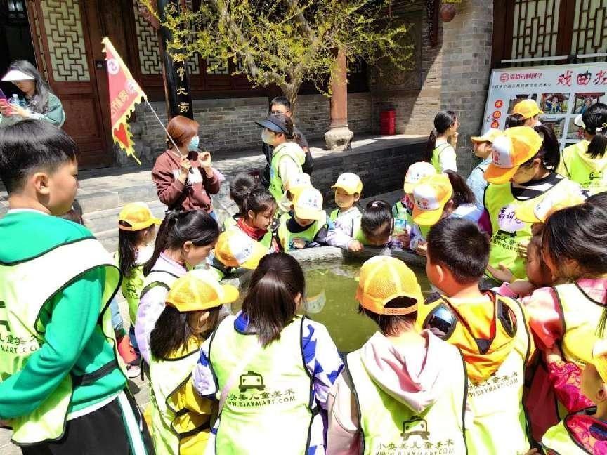 最新民族舞蹈服，与自然美景共舞的亲密之旅